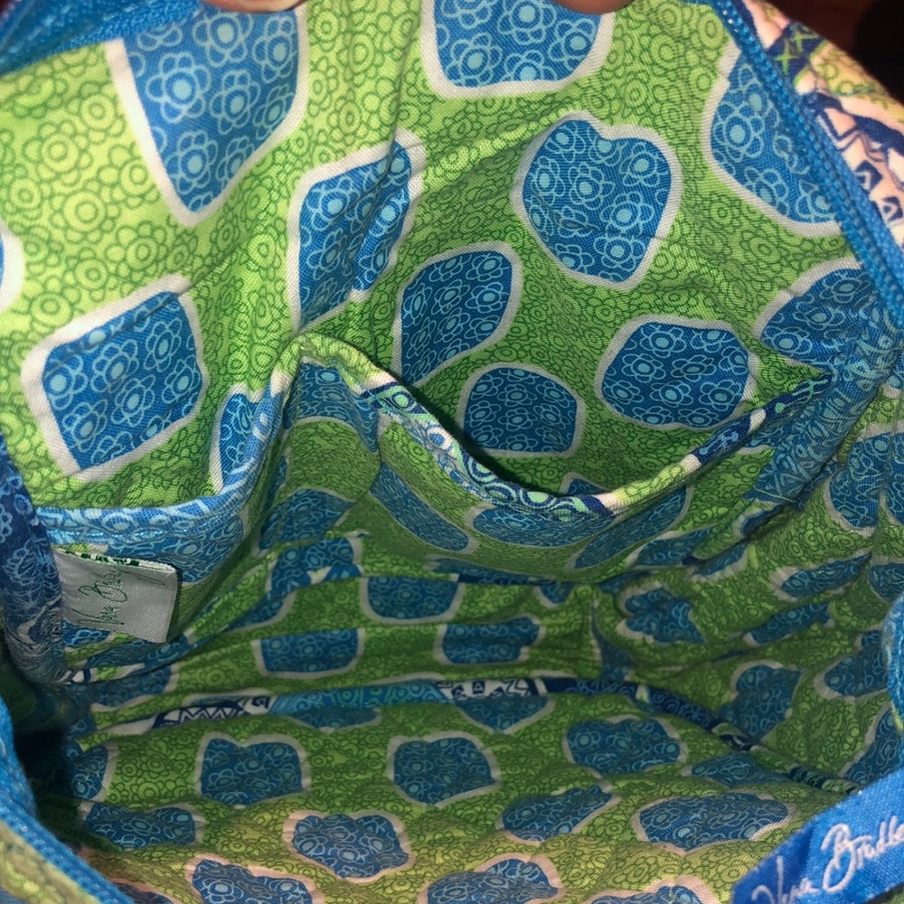 Vera Bradley purse. Colors blue green and white. Measures 9x7x3.5 - Picture 4 of 5